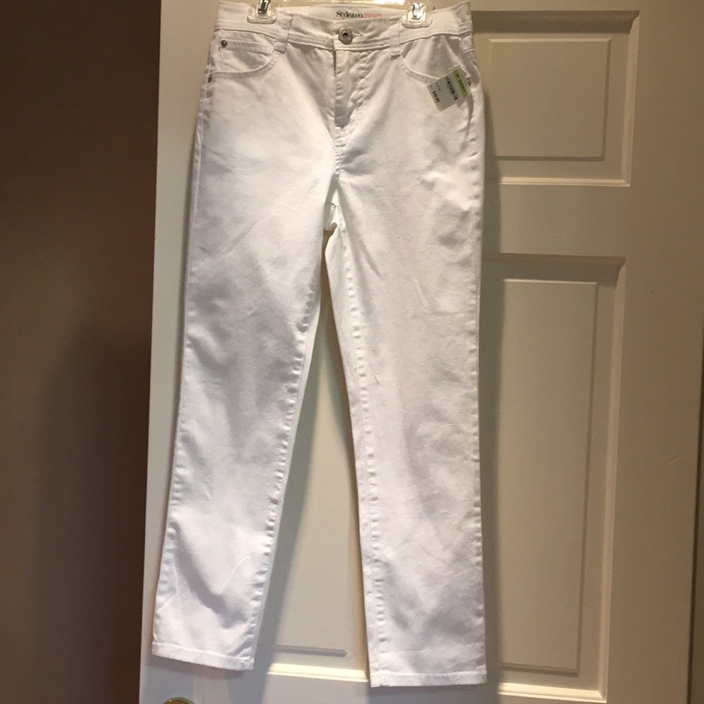 Women’s petite white jeans. NWT.